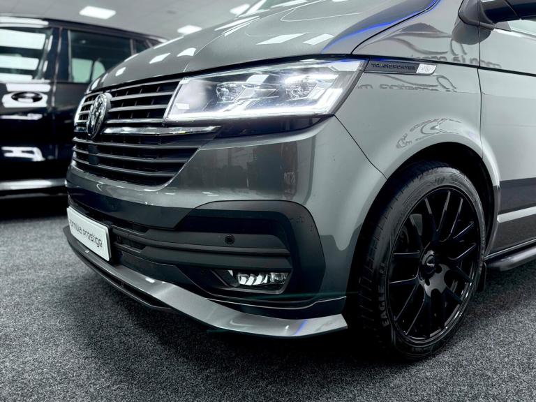 2022 Volkswagen Transporter 2.0 BiTDI T32 Highline Kombi DSG FWD SWB Euro 6 (s/s) 5dr WINDOW VAN ...