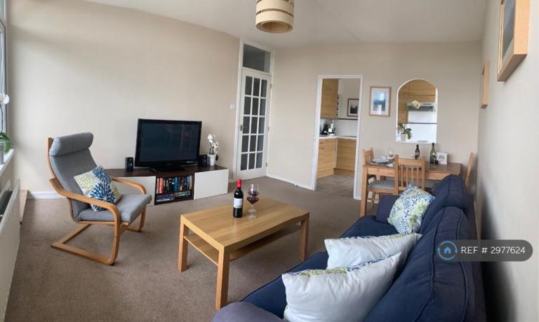 2 bedroom flat in Bisley House, London, SW19 (2 bed) (#2977624)