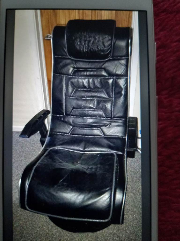 Foldable gaming chair