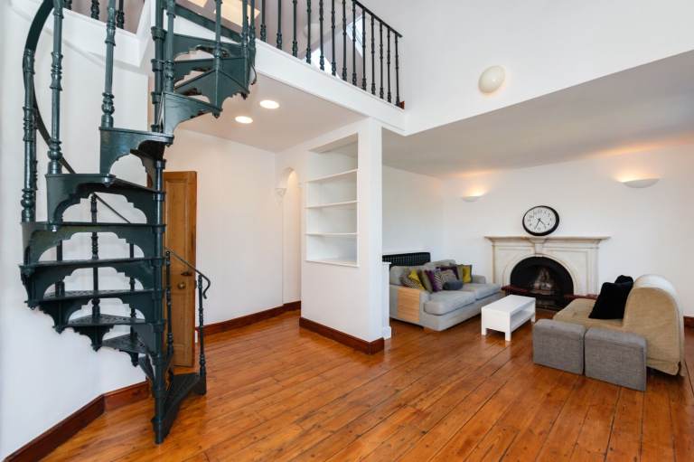 Unique loft flat, double height ceilings, mezzanine gallery bedroom & spiral staircase