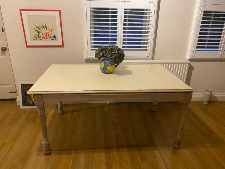 Extendable farmhouse  dining table 6-8 