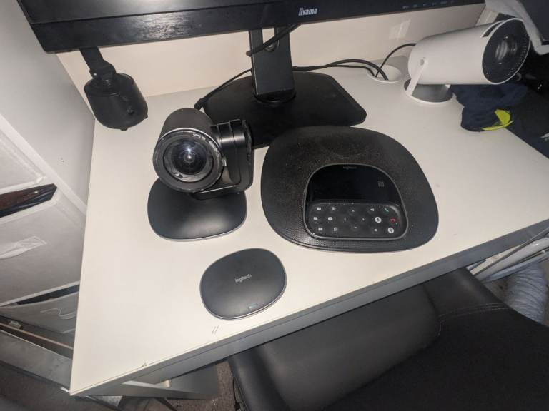 Logic meeting cam hardly used and works 100%fine quick bargain 