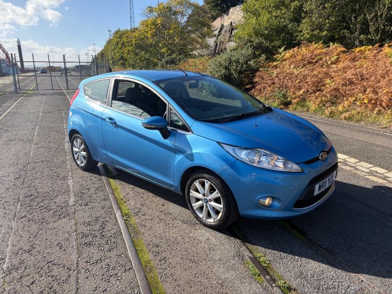 2011 FORD FIESTA 1.2 ZETEC BLUE looks & drives lovely ideal 1st car 