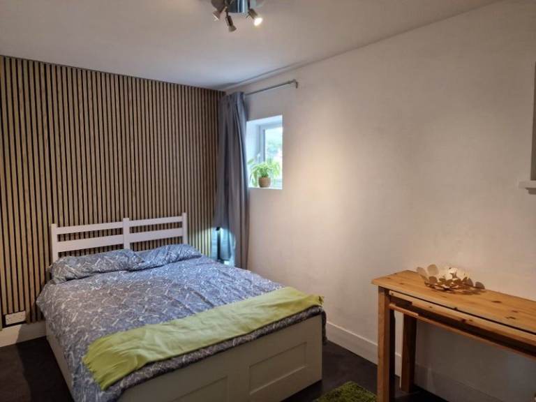 Double room with private bathroom for Sun/Mon-Fri