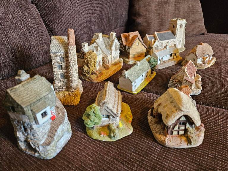 Job Lot – Lilliput Lane, David Winter, Knight Designs & Pelican Court Cottages