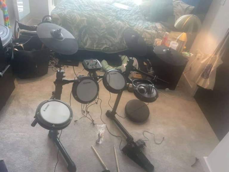 PICK UP ONLY Donner electric drum kit - no stool legs, almost brand new 