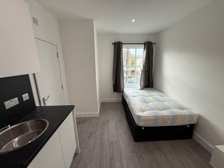 BENEFITS ACCEPTED - Studio Flat Available in Rayners Lane Harrow HA2