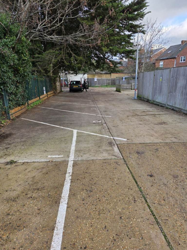 Parking Bays available to rent in RG1