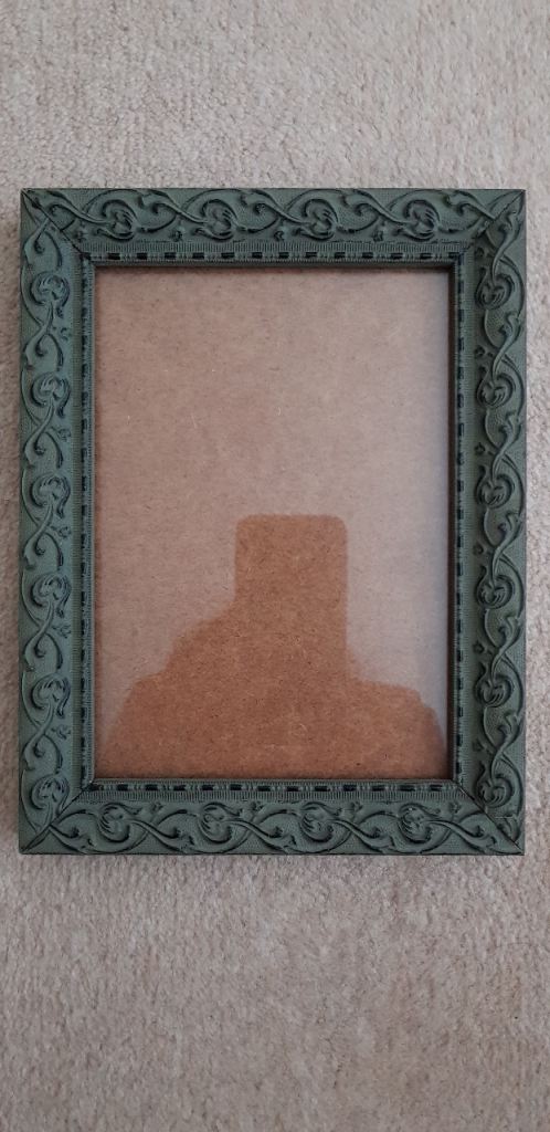 SMALL MOSS GREEN PHOTO/PICTURE FRAME WITH GLAZING.