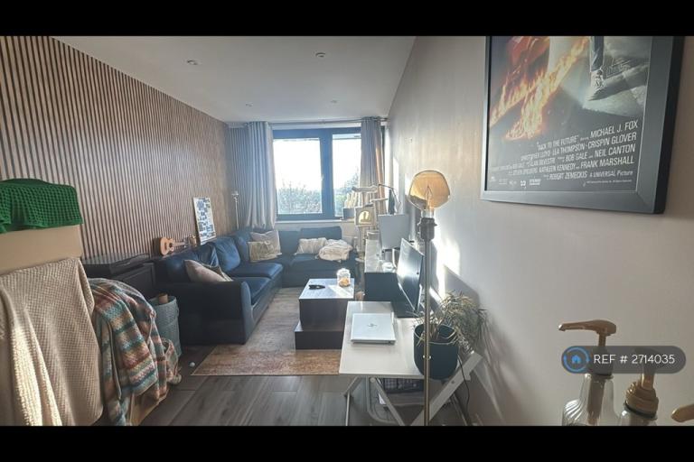 1 bedroom flat in Triangle Homes, Stoke Mandeville, Aylesbury, HP22 (1 bed) (#2714035)