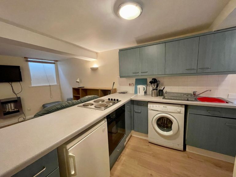 1 bedroom flat in Yeaman Place, Polwarth, Edinburgh, EH11 1BT