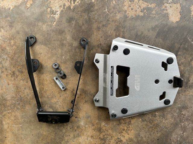 Givi Monokey mounting bracket and mounting plate for BMW R1250 GS Adventure 