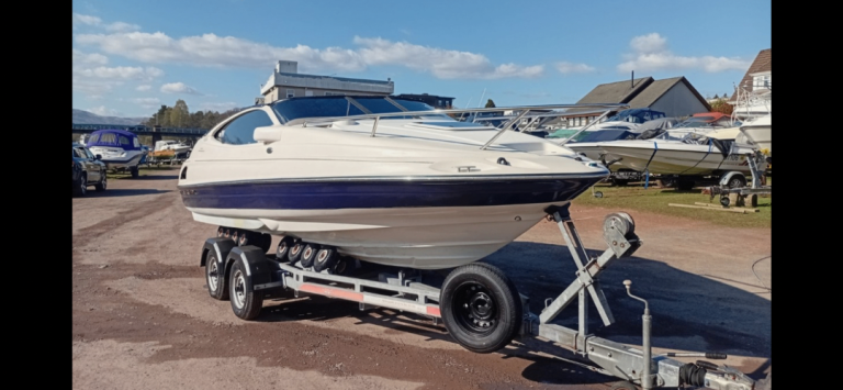 Speed boat 
