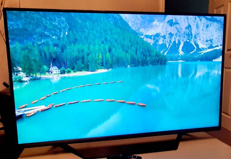 LG UHD 4K Smart 43inch HDR Tv and remote 