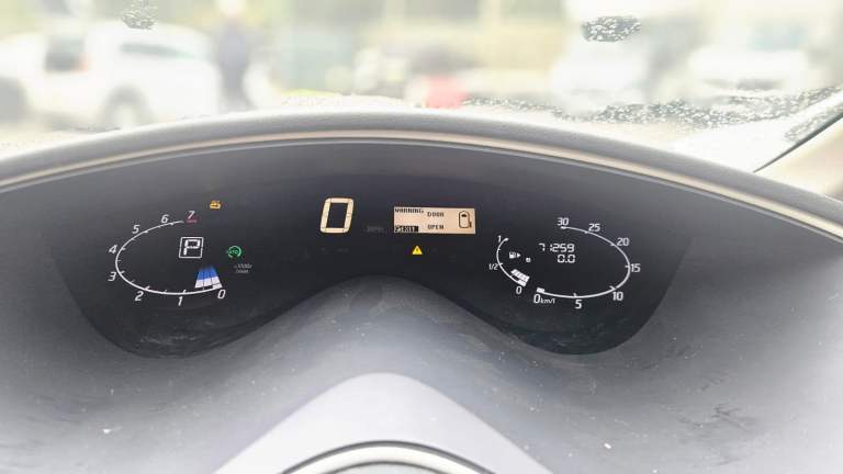 2013 Nissan serena hybrid automatic