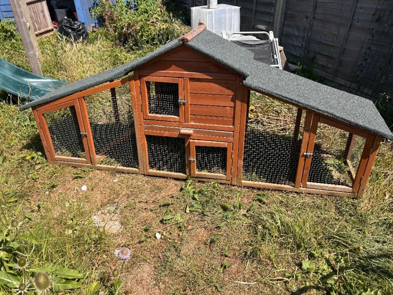 Outdoor garden hutch
