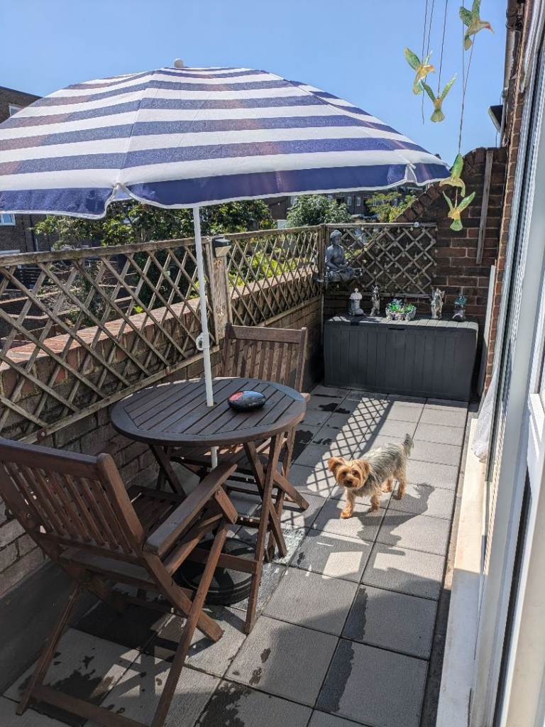 2 double bed 1st floor flat in N19 want out of London