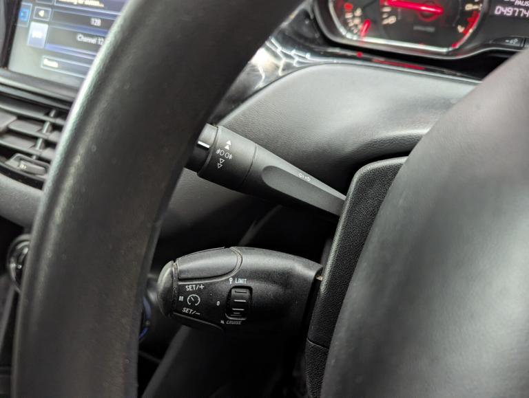 2015 Peugeot 208 1.2 VTi Active 5dr HATCHBACK Petrol Manual