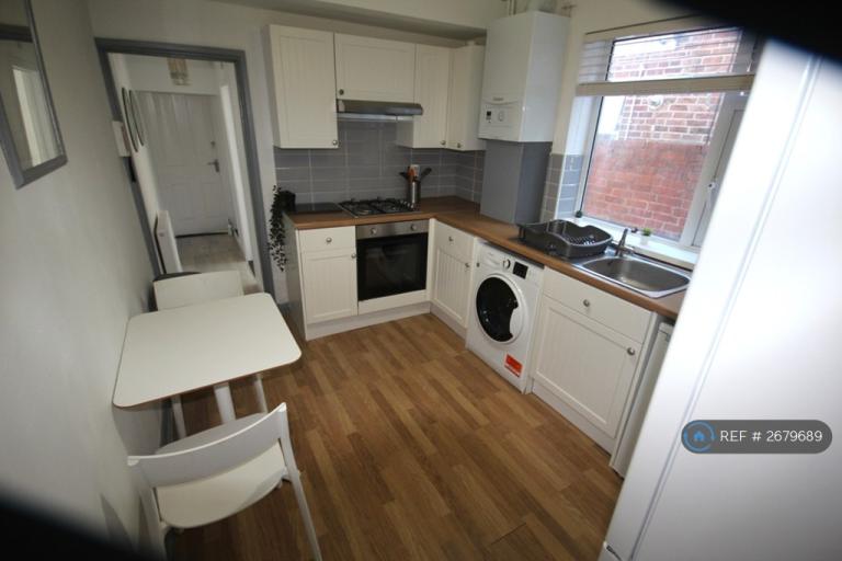 5 bedroom house in Harold Road, Southsea, PO4 (5 bed) (#2679689)