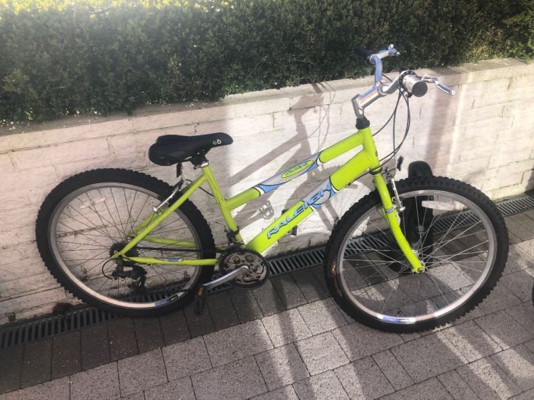 Raleigh mountain bike 26 inch wheels 