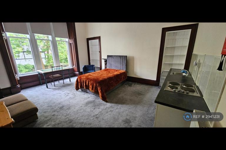 1 bedroom in Athole Gardens, Glasgow, G12 (#2945231)