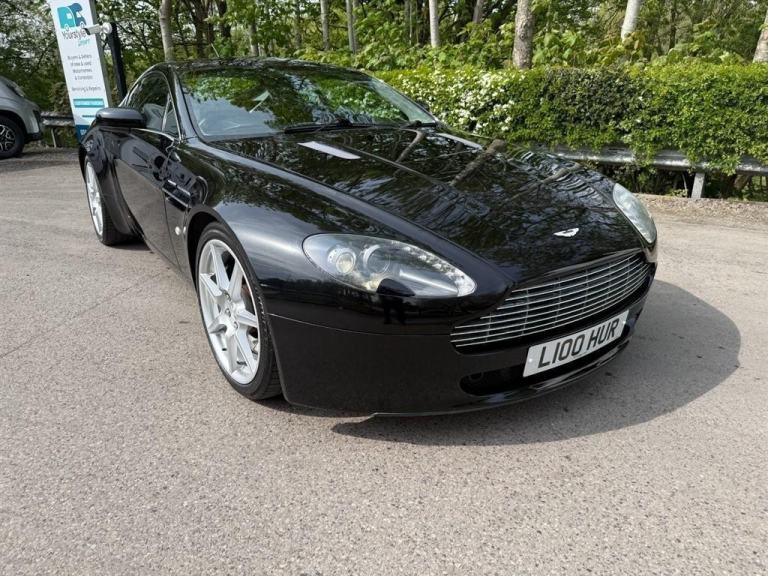 Aston Martin Vantage V8