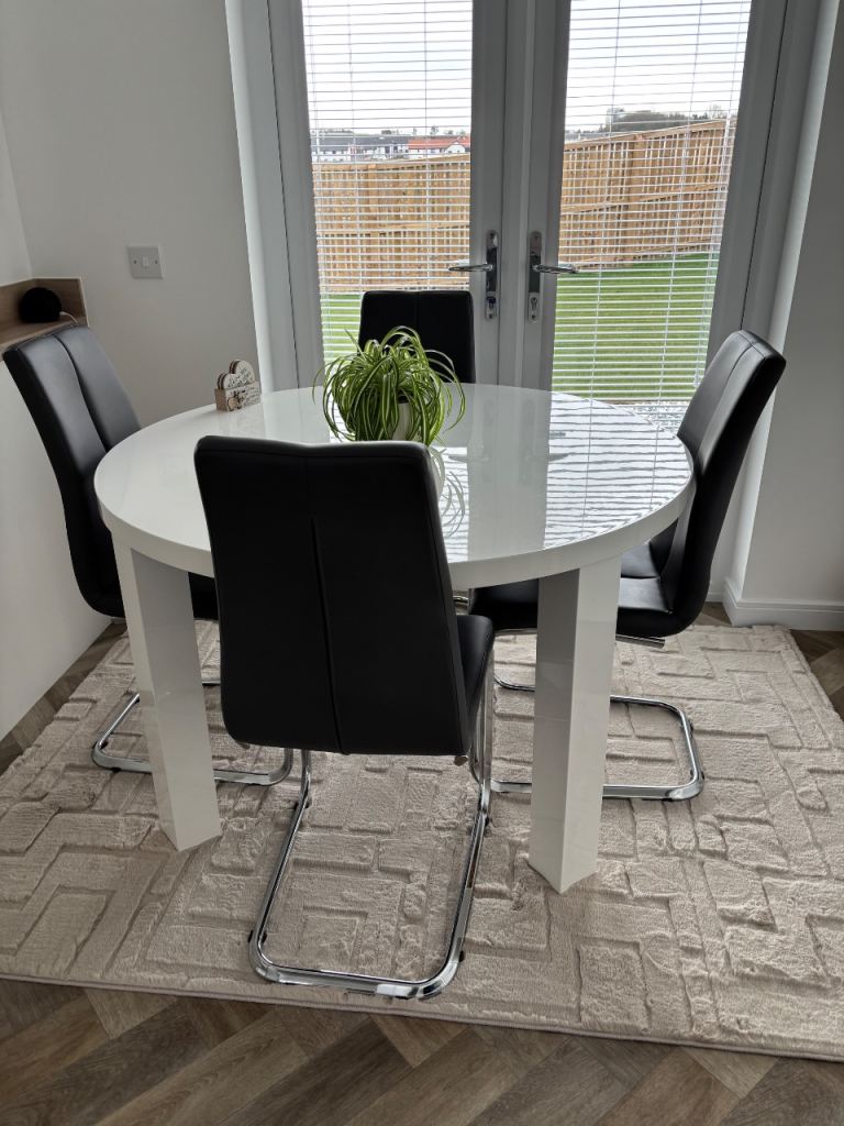 White High Gloss Table