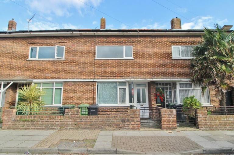 3 Bed terrace - Bath Road, Southsea for rent - Great location 