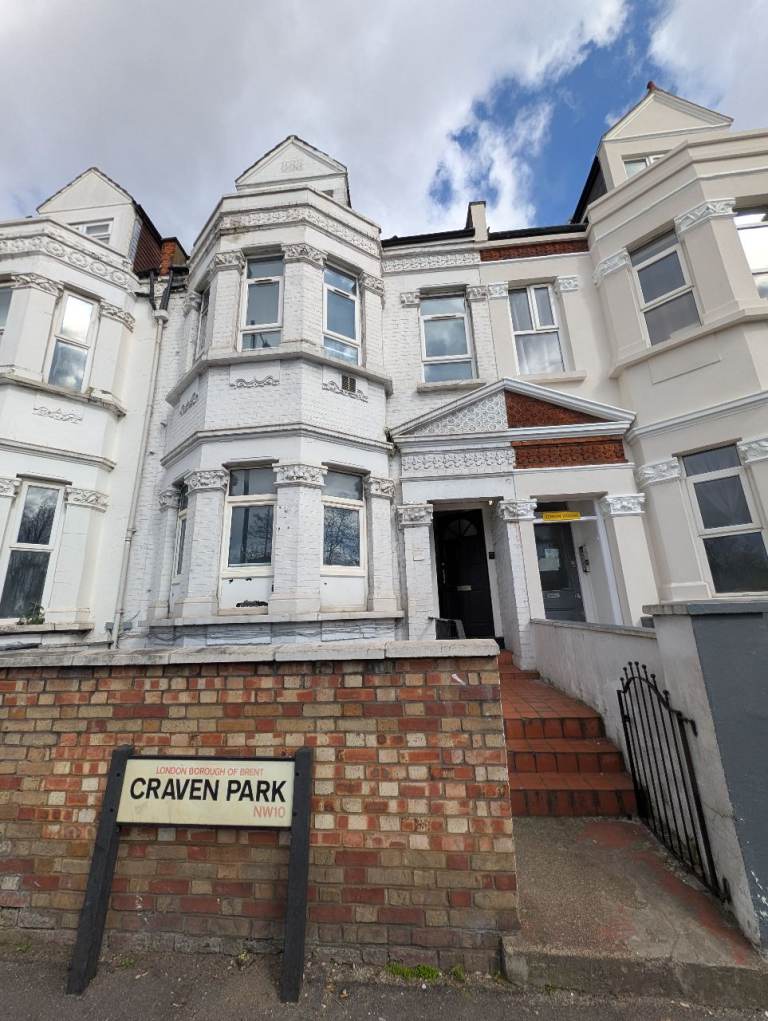 Self-Contained Studio to Rent in Craven Park NW10 8QE