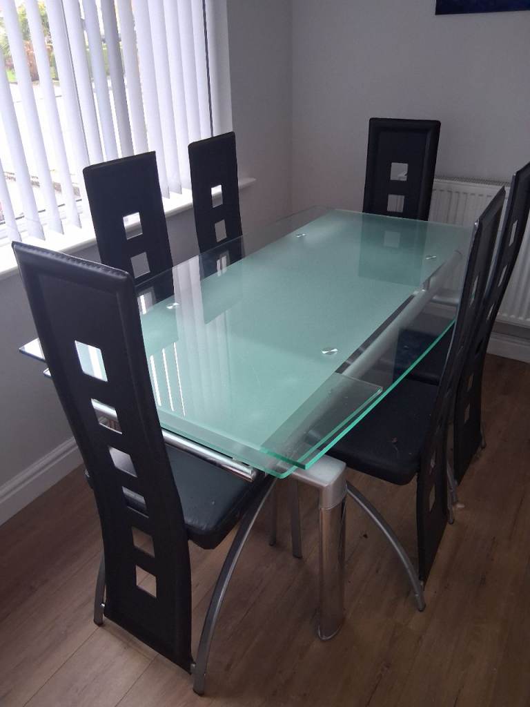 Dining room table