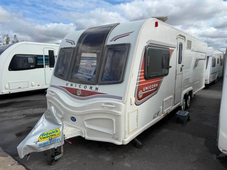 Bailey Unicorn Cartagena Twin Axle Island Bed Rear Bathroom