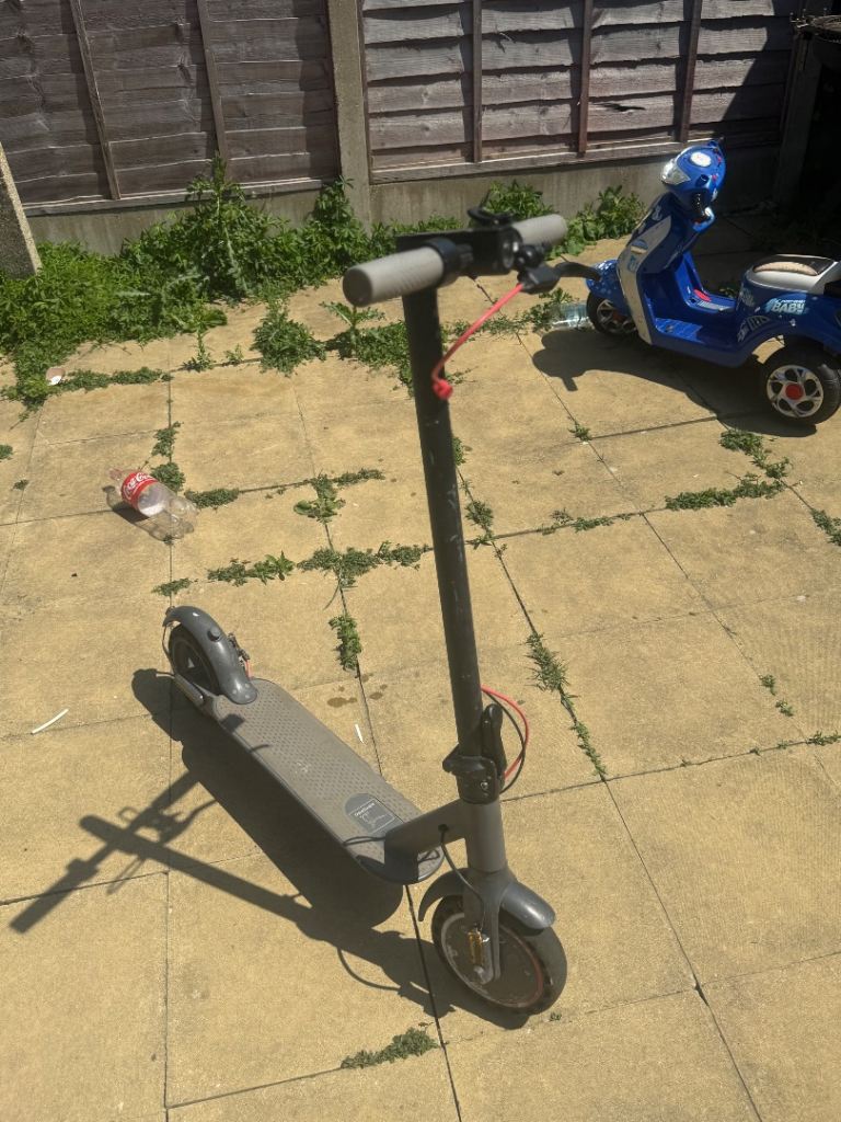 Electric scooter 