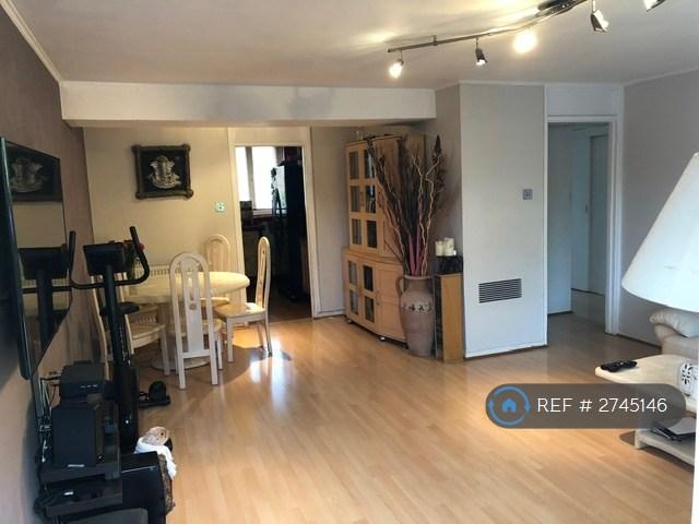 3 bedroom flat in Bensington Court, Bedfont, Feltham, TW14 (3 bed) (#2745146)