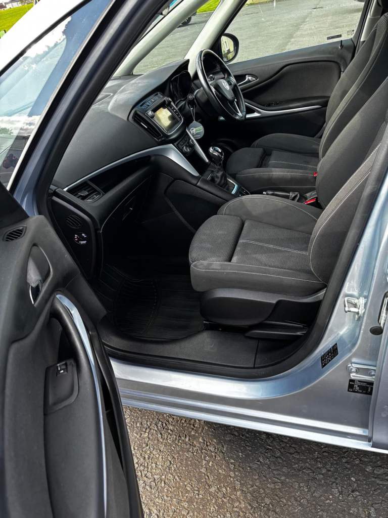 2017 VAUXHALL ZAFIRA TOURER SRI NAV 2.0, MOT DECEMBER 26, NO ADVISORS 
