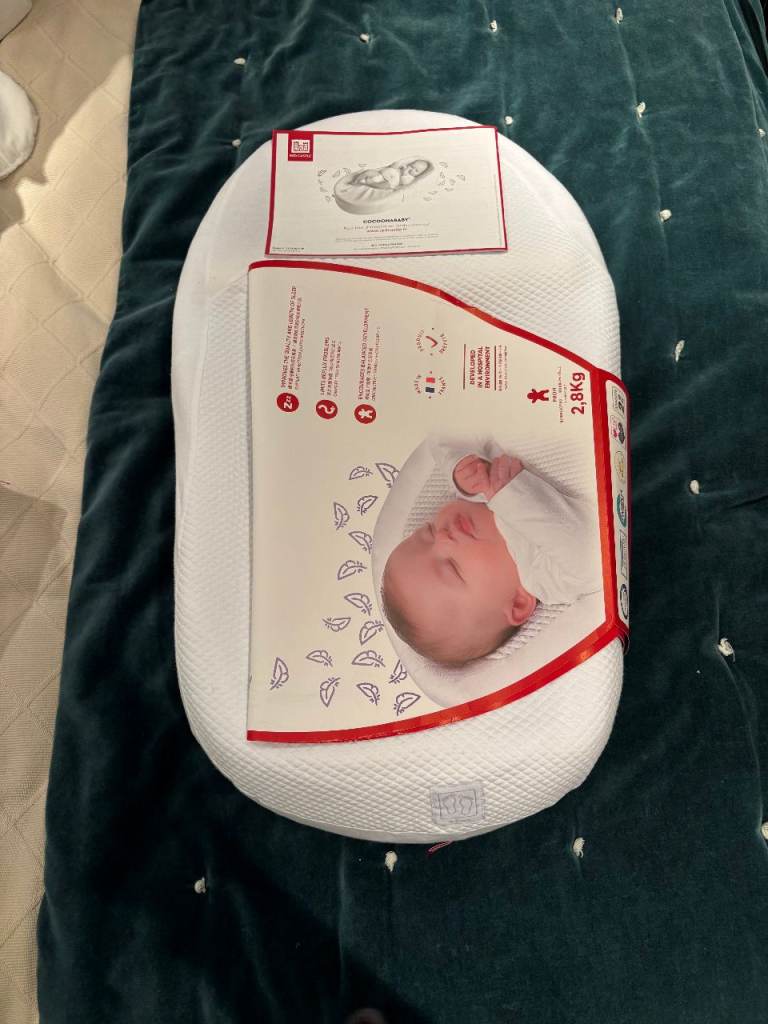 Red Castle Cocoonababy Ergonomic Newborn Nest - White - With Original Bag
