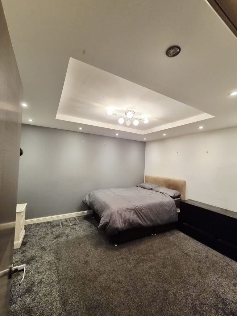     Spacious Double Room • BD5 • Bills Included