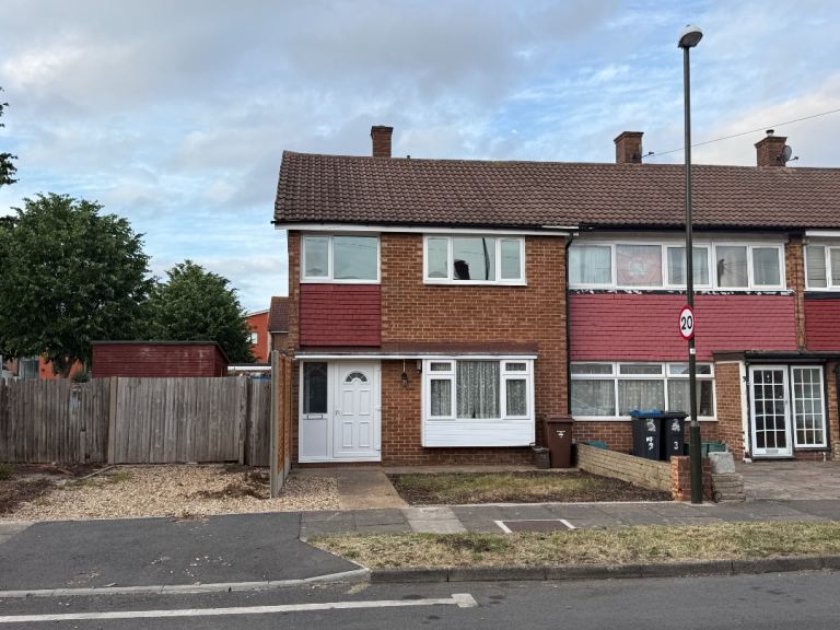 Large 3 bedroom house to rent close to Mitcham Eastfields 