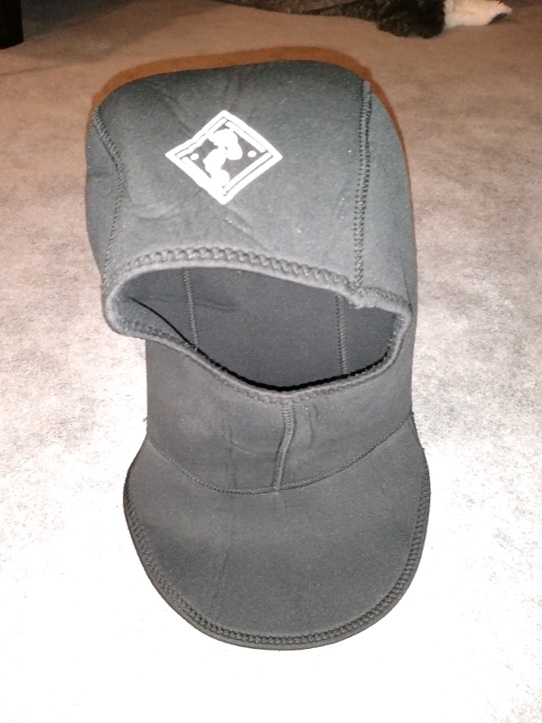 Two Bare Feet 3mm Wetsuit Hood. Size XXL.  Very good condition