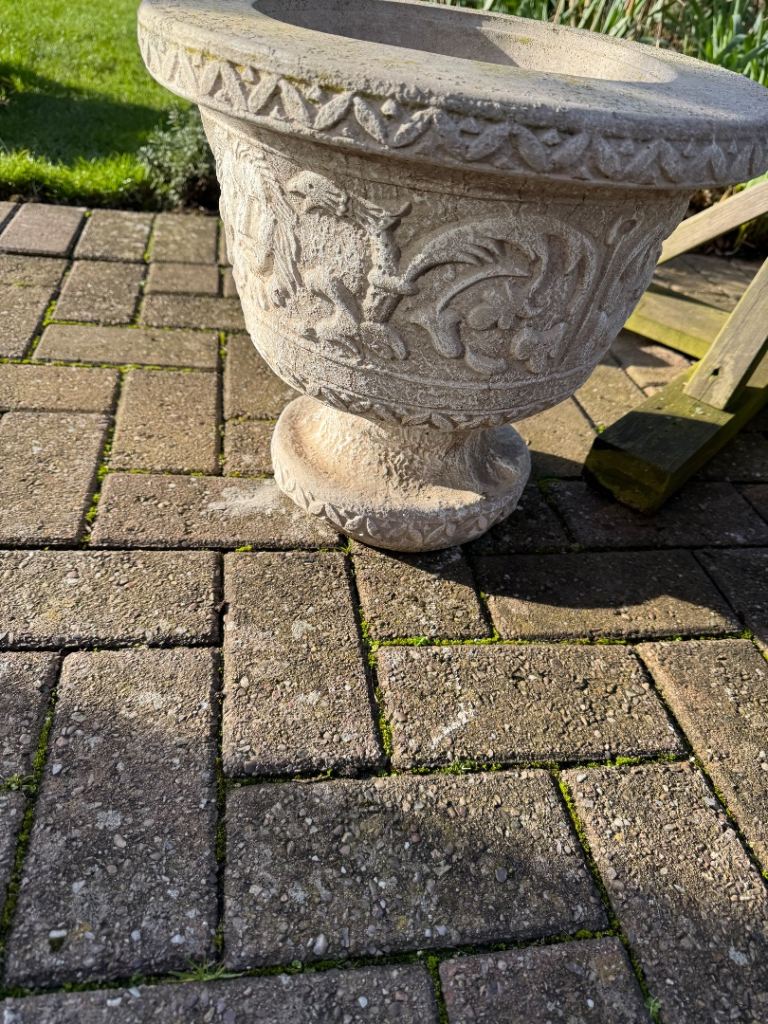 Cast stone decorative garden pot