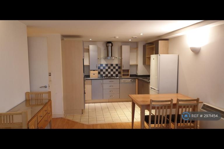 2 bedroom flat in Whitworth Street West, Manchester, M1 (2 bed) (#2971454)