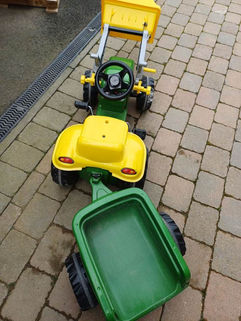 John Deere Tractor Ride-On with Trailer – Good Condition