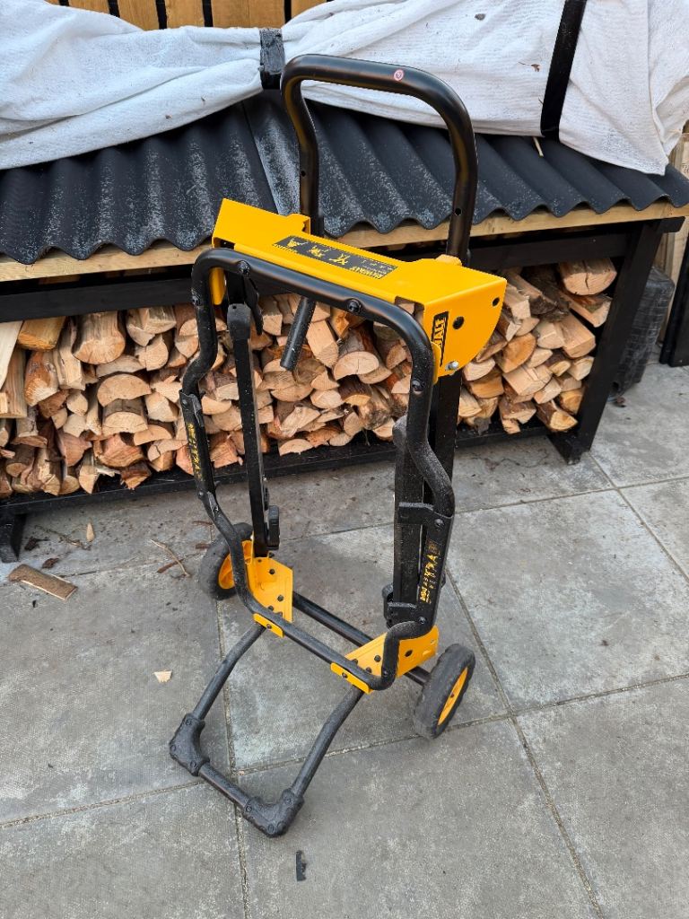 DEWALT DWE74911-XJ Saw Stand - Good Condition