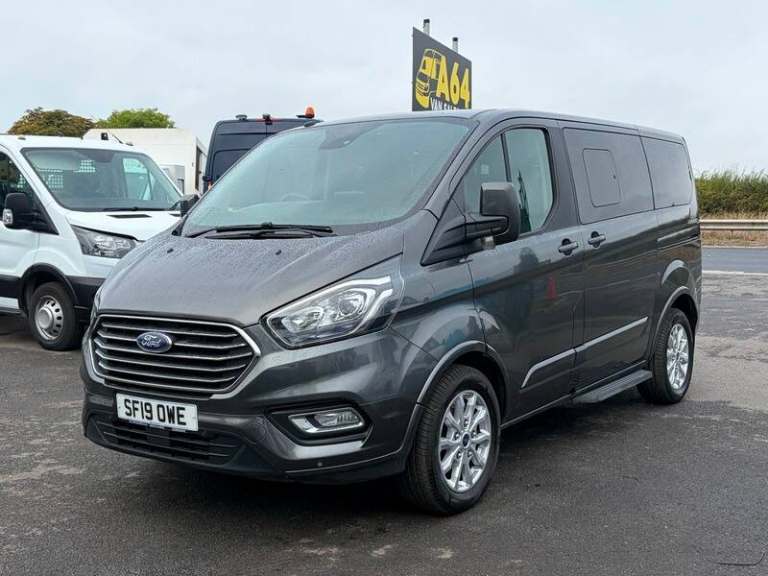 FORD TOURNEO TITANIUM 6 SEAT WITH ALLOY WHEELS AND AIRCON.