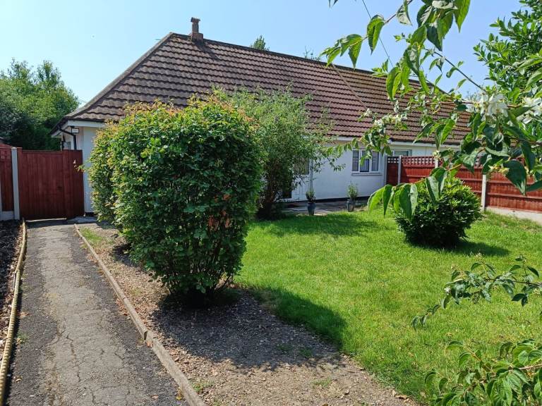 3 Bed Semi Detached Bunglow in Wollaton
