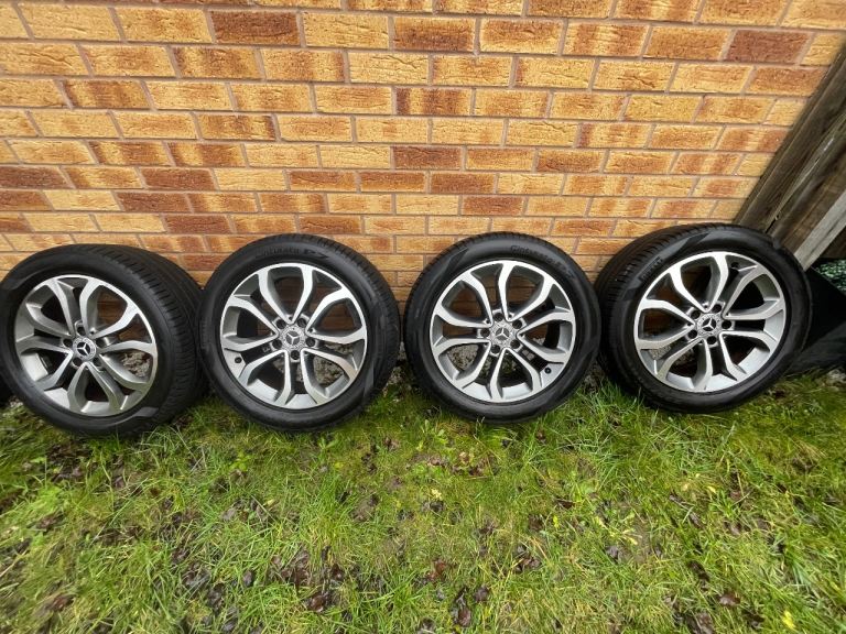 Mercedes Benz - OEM 17” Alloy Wheels & Pirelli Tyres