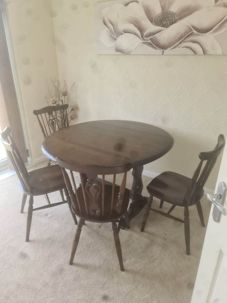 Table and matching Chairs 