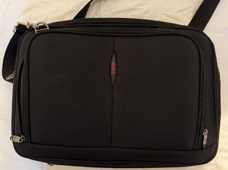 Laptop briefcase with shoulder strap black