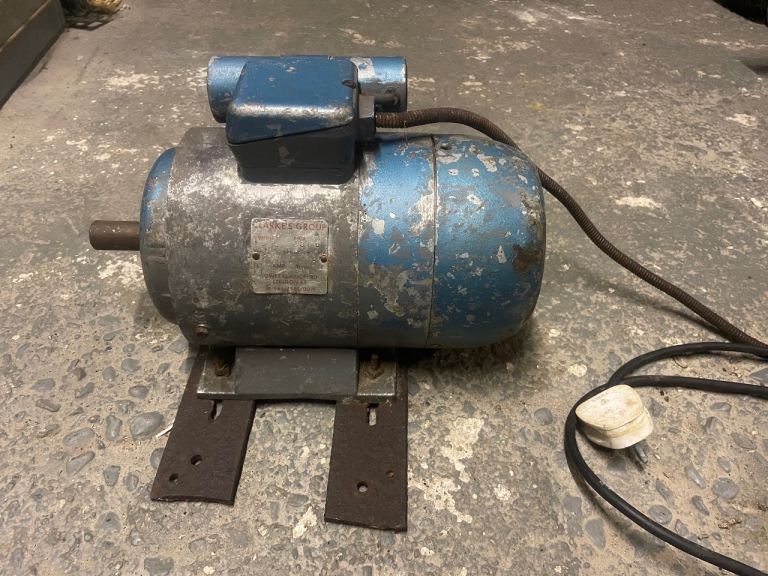 Single phase electric motor. 