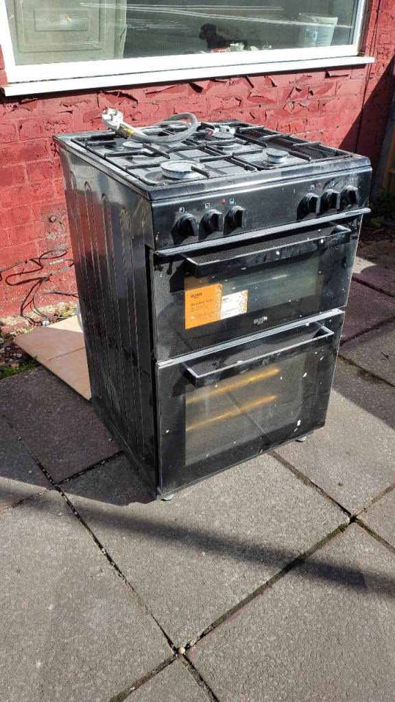 Free cooker, less than 1 year old. Needs cleaning
