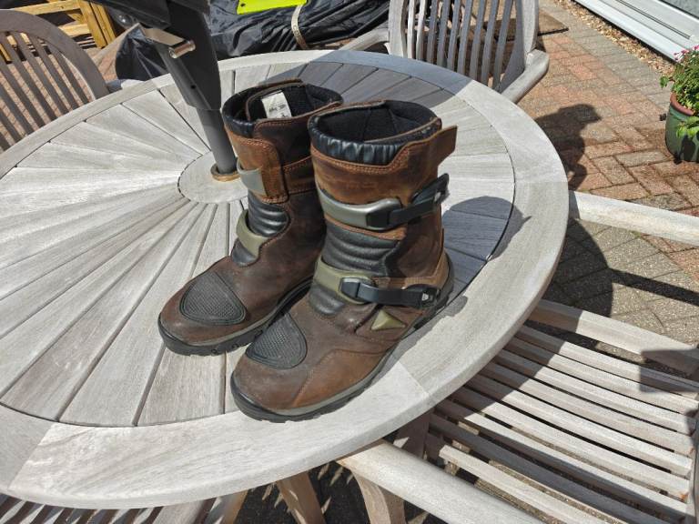 Forma Low Adventure Boots